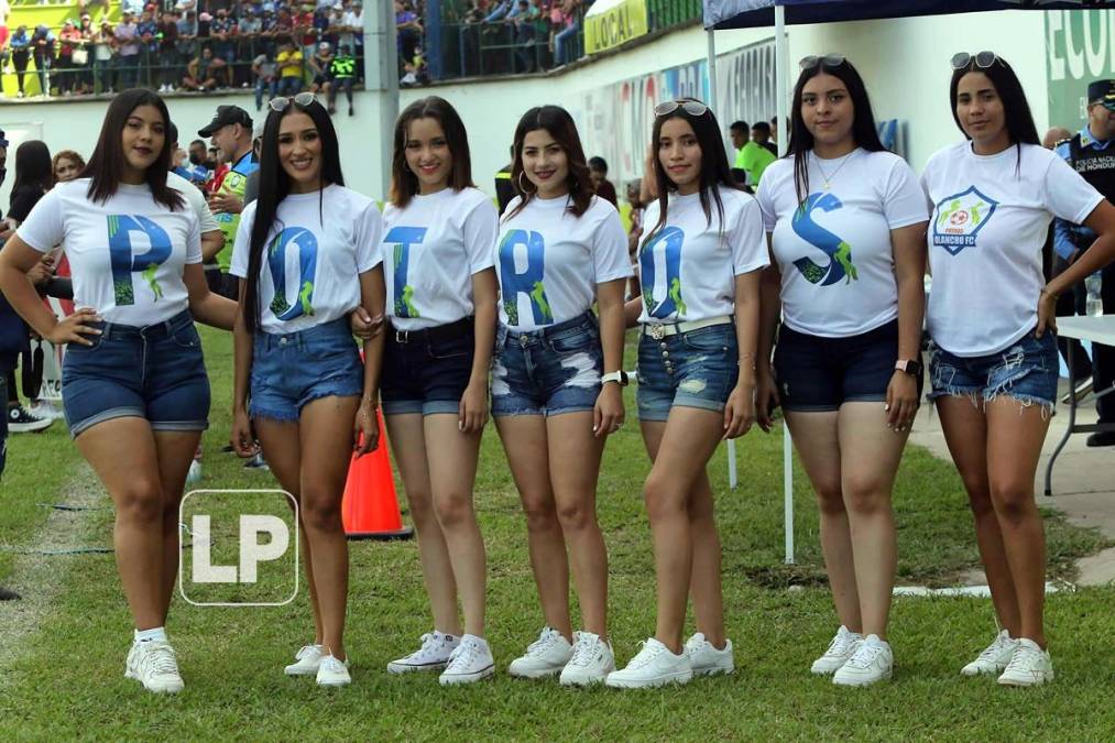 Estas guapas chicas lucieron camisetas de los Potros del Olancho FC.