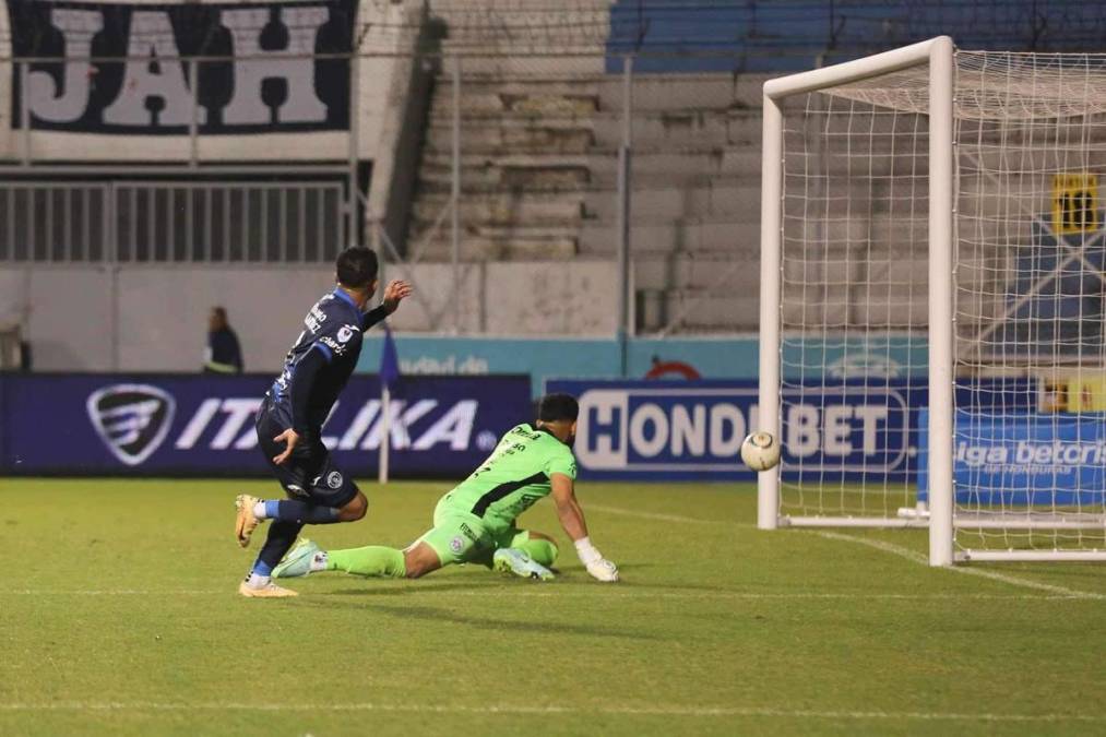 Walter ‘Colocho’ Martínez calcó el gol de Yeison Mejía y con la derecha venció al portero panameño César Samudio para el 2-0 de Motagua.