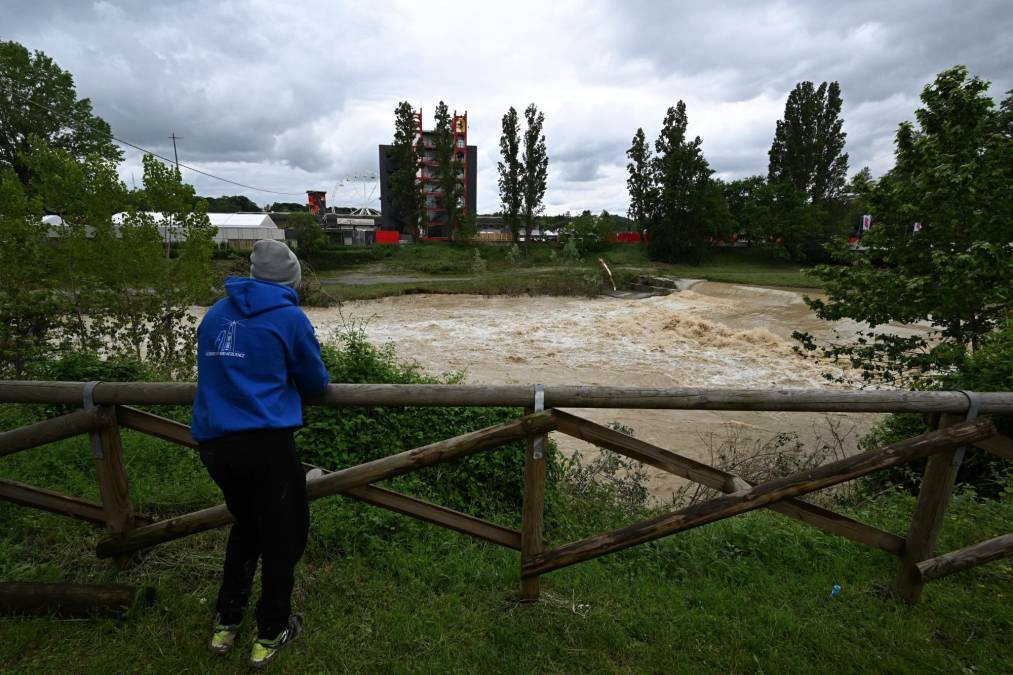 Después de las graves inundaciones en las provincias de Forlí, Ravena, Cesena, Ravena que han dejado localidades enteras bajo el agua se teme por los próximas horas, ya que el nivel de casi todos los ríos sigue estando por encima del umbral de emergencia.