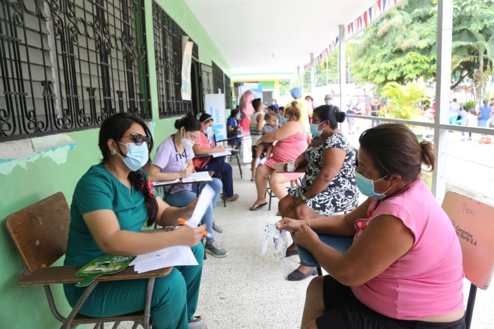 Los beneficiados son personas que fueron evacuadas de zonas riesgo de ocho comunidades del referido municipio en la zona norte de Honduras. 