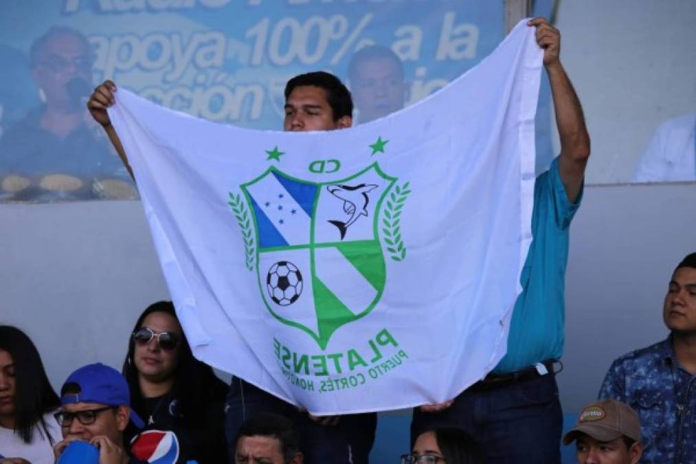 Aficionados del Platense también llegaron a alentar a su equipo ante Motagua.