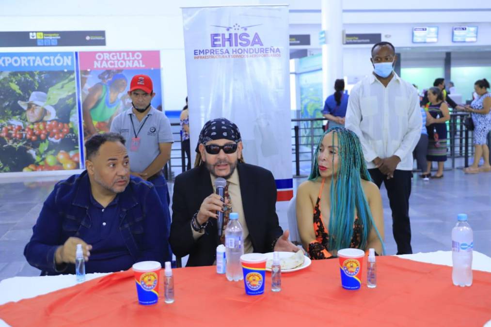FOTOS: Toño Rosario comparte con sus fans catrachos y anuncia colaboración musical con grupo hondureño