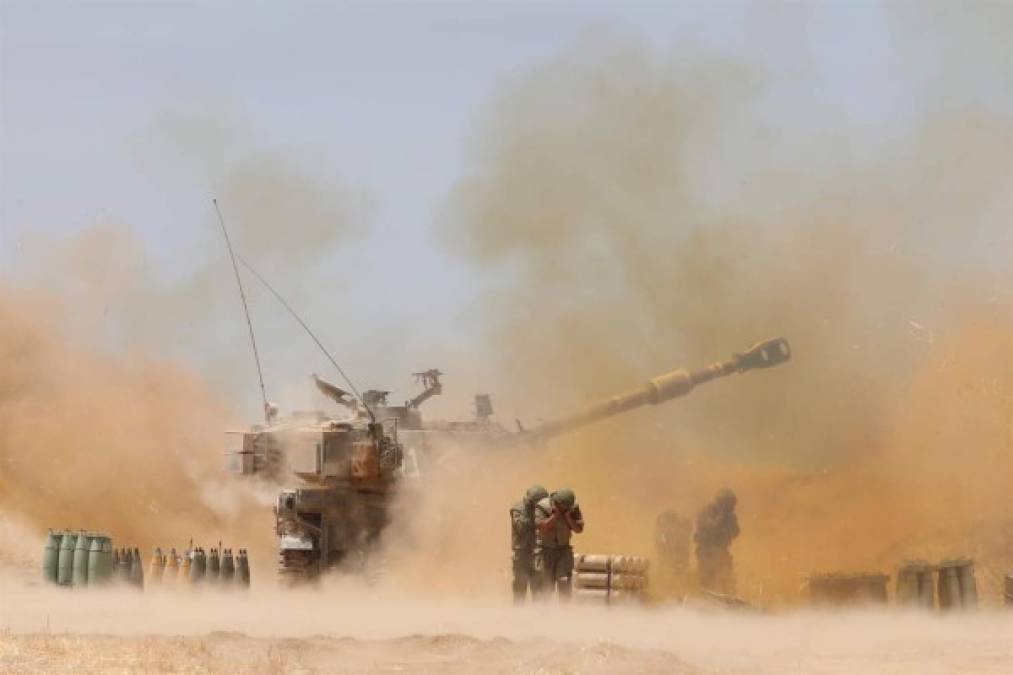 Israel ha lanzado cientos de ataques aéreos contra el enclave palestino de Gaza, controlado por Hamás, dirigidos a lo que el ejército describe como emplazamientos militares palestinos.