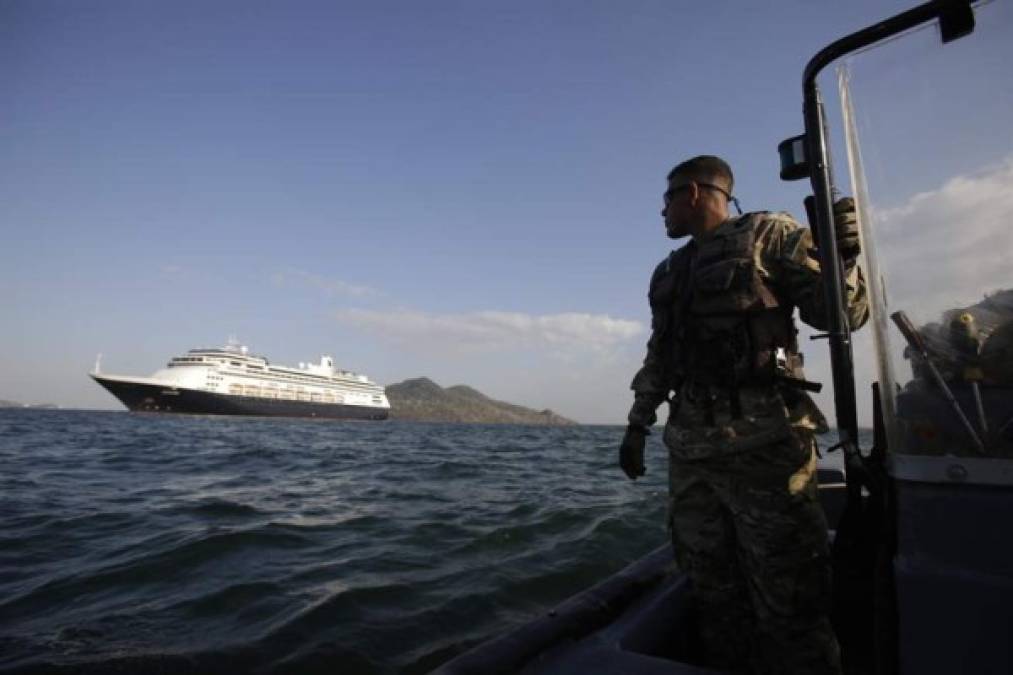 Cruceros navegan a la deriva con muertos por coronavirus tras rechazo de Florida