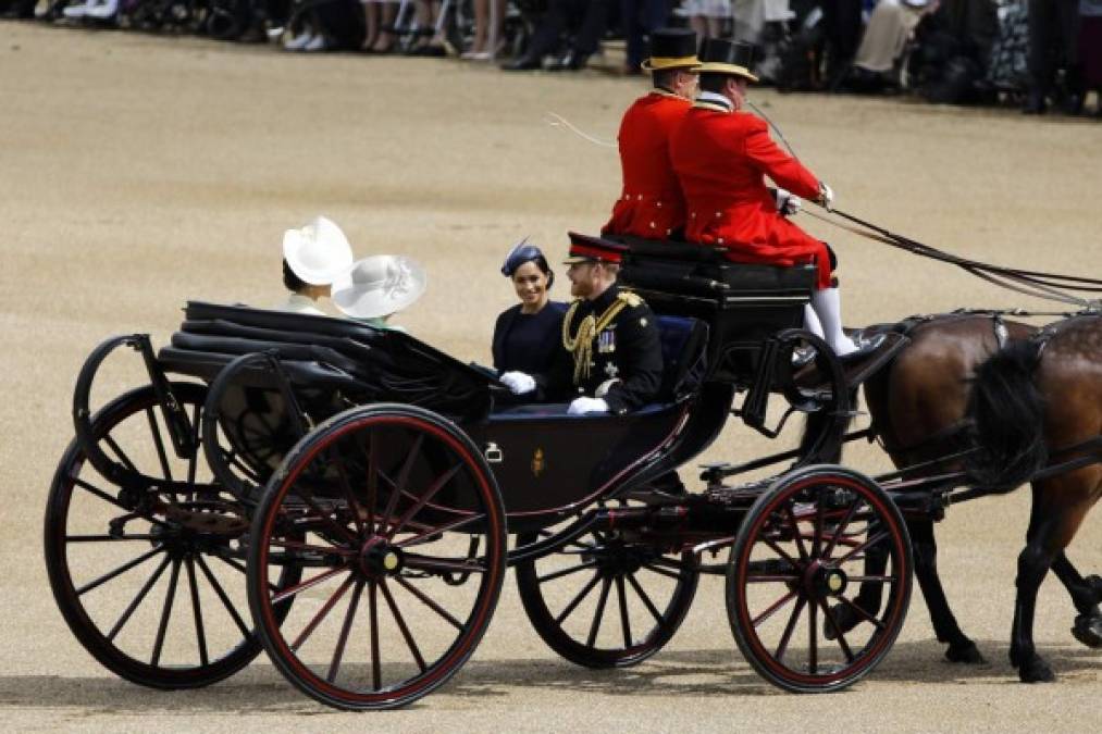 Meghan acaparó la atención en el tradicional 'Trooping de Colour', el desfile anual con el que se conmemora el aniversario del monarca británico desde hace más de 250 años.