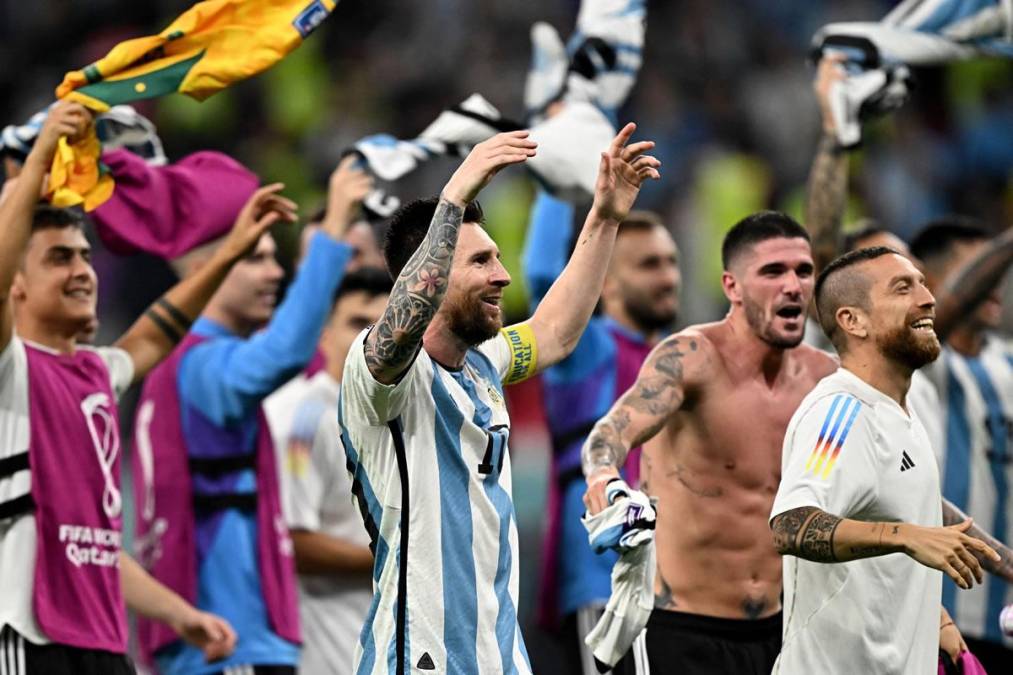 Lionel Messi eufórico festejando la clasificación a cuartos de final del Mundial de Qatar 2022.