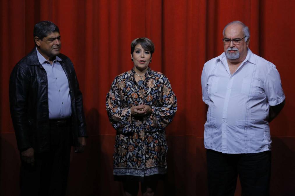 Los directores, Edgardo Villalobos y Enrique Zablah junto a la asistente de dirección, Meily Suyen Sánchez. 