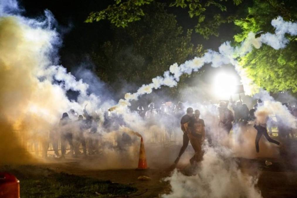 Sin embargo, el despliegue de las Fuerzas de Seguridad no impidió los incidentes de violencia registrados anoche en la capital estadounidense.