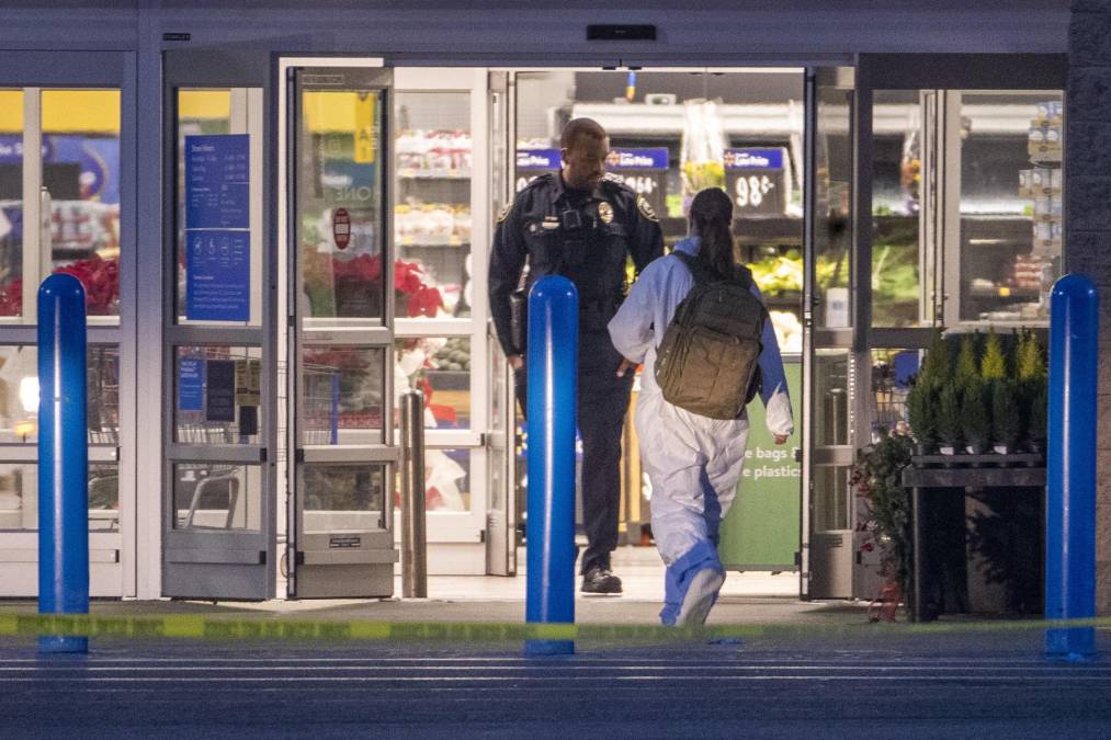 Un gerente de Walmart abre fuego en un local y mata a seis personas en EEUU