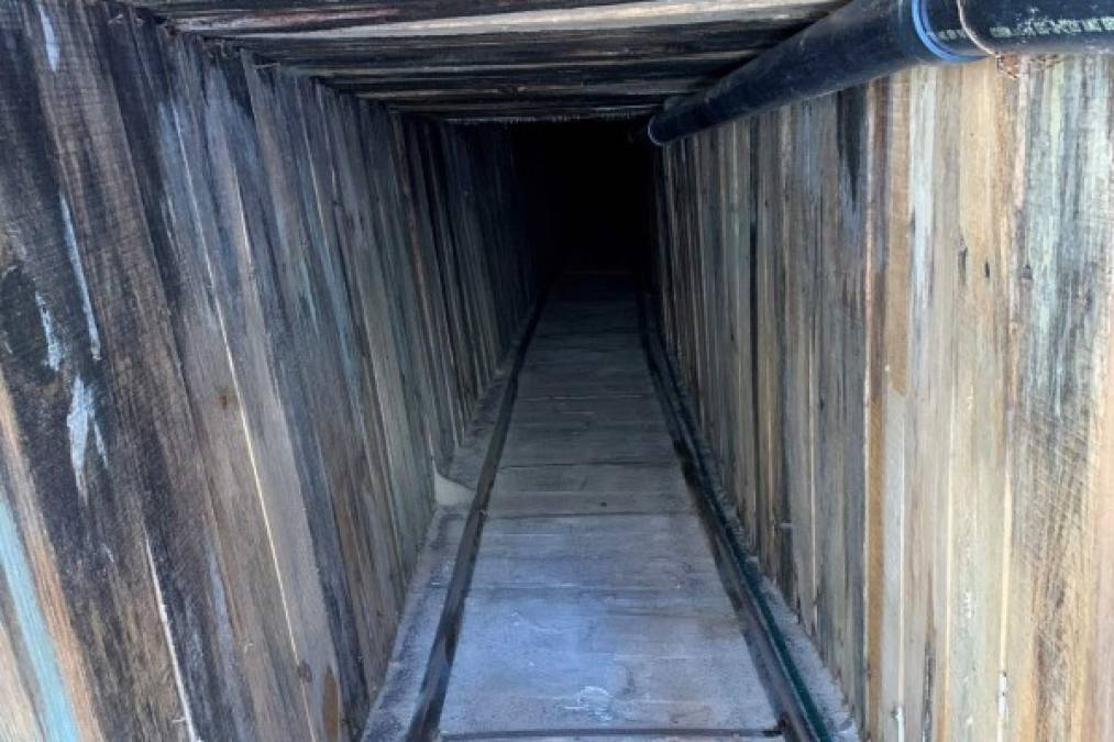 Agentes federales descubrieron lo que describen como quizá el túnel transfronterizo clandestino 'más sofisticado en la historia de Estados Unidos', el cual contaba con sistemas de electricidad, agua y ventilación, así como apuntalamiento, en la frontera de Arizona con México, se informó jueves. Fotografía cedida por el Departamento de Seguridad Nacional (DHS)