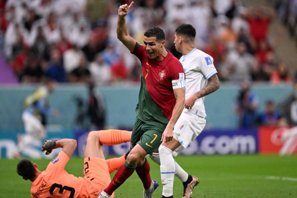 El primer gol de Portugal fue a los 54 minutos. CR7 celebró y se atribuyó en ese momento su gol.