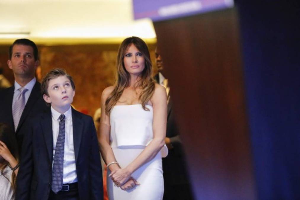 El menor de la familia, hijo del actual matrimonio entre Trump y la reconocida modelo Melania Knauss, tiene 9 años. El parecido físico con su padre, es verdaderamente impresionante.