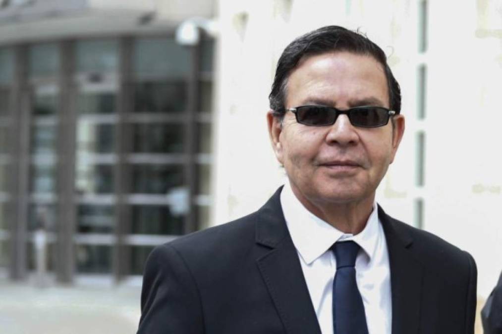 El ex presidente de Honduras, Rafael Leonardo Callejas, fue incluido en la denominada 'lista negra' del Departamento de Estado tras ser acusado en 2015 en cortes estadounidenses por su conexión con el caso de corrupción de la Federación Internacional de Fútbol Asociado (FIFA). Callejas se declaró culpable en 2016 de haber aceptado 500,000 dólares en sobornos.