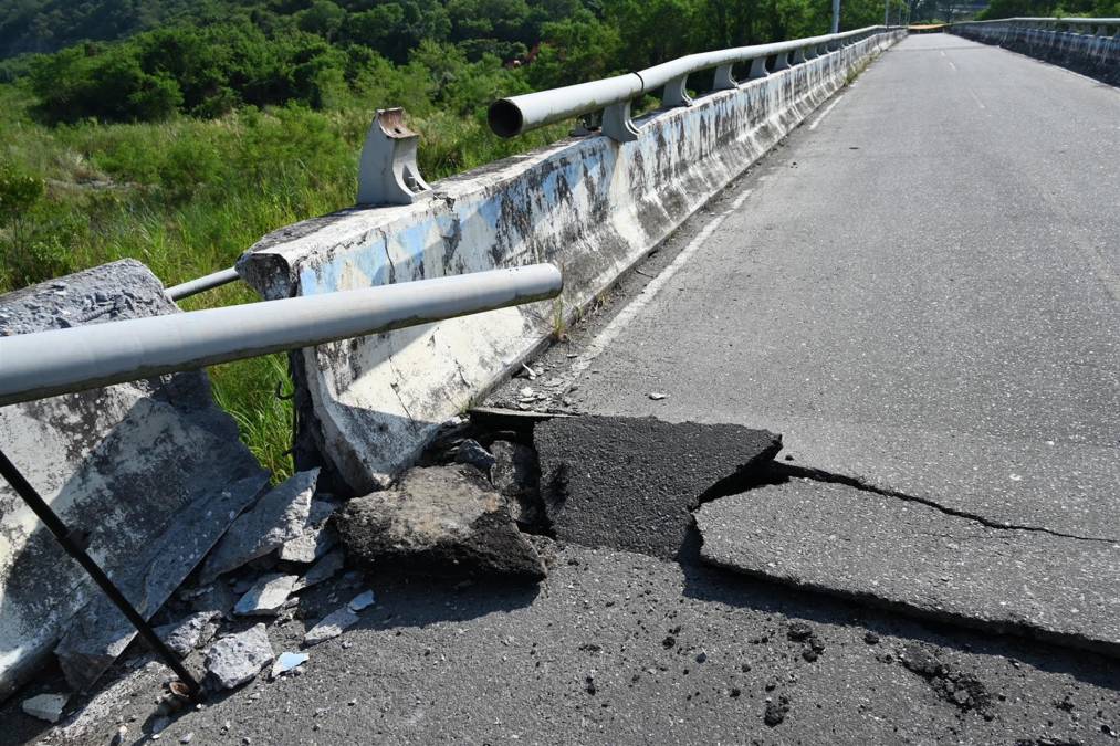 Las imágenes de los estragos en Taiwán tras terremoto que dejó al menos un muerto y 79 heridos