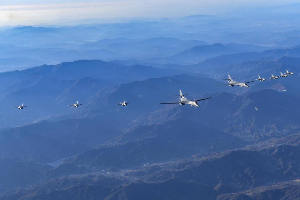 Cientos de aviones de combate estadounidenses y surcoreanos, incluyendo bombarderos B-1B, participaron la semana pasada en Tormenta Vigilante.