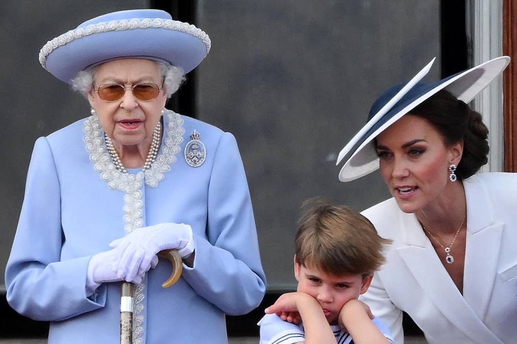 El Príncipe Louis se roba la atención en el Jubileo de Platino de la Reina Isabel II