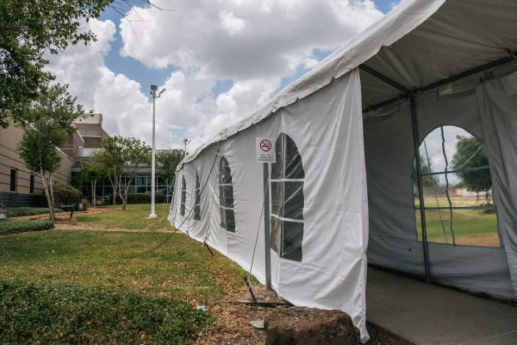 Pesadilla aún no acaba: Hospitales de Texas instalan tiendas de campaña por repunte de covid 19
