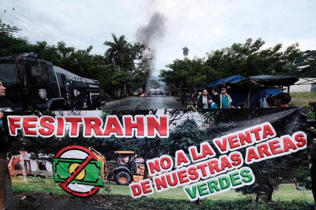 ”No a la venta de nuestras áreas verdes”, fue el mensaje principal de los pobladores de la Fesitranh durante la protesta. 
