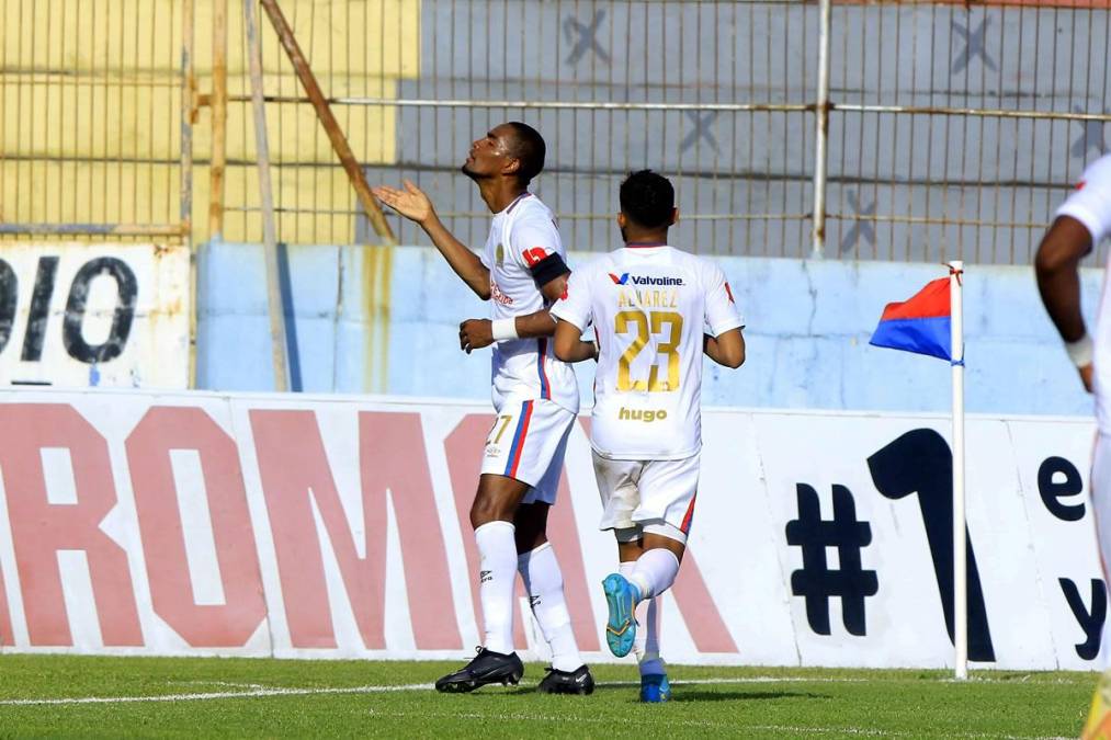 Jerry Bengtson tuvo una gran tarde, pues con su gol ante Victoria llegó a 155 goles y se convirtió en el segundo máximo goleador en la historia de la Liga Nacional, igualando al brasileño Denilson Costa.