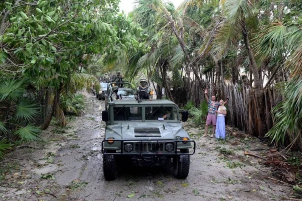 Este jueves, el Gobierno mexicano anunció el despliegue de centenares de elementos del Ejército y de la Marina en el sureste del país para atenuar las afectaciones ocasionadas por el impacto del huracán Grace.