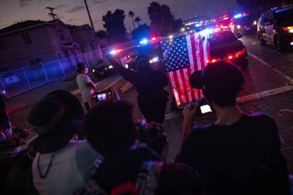 También se registraron protestas en Los Angeles, California, donde un afroamericano fue abatido por un policía hispano el pasado miércoles.