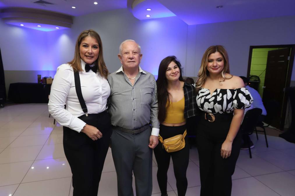 Ruth Arita, Roger Valladares, Ana María Valladares y Emma Mejía de Valladares