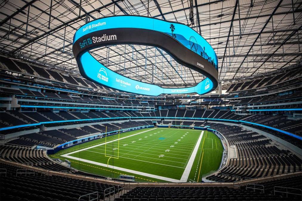 SoFi Stadium (Los Ángeles) - Estadio ubicado en Inglewood, California. Su inauguración fue el 13 de septiembre de 2020 con un partido de la NFL. El escenario es la sede de los equipos Los Angeles Rams y Los Angeles Chargers. Su capacidad es de 70 mil espectadores.