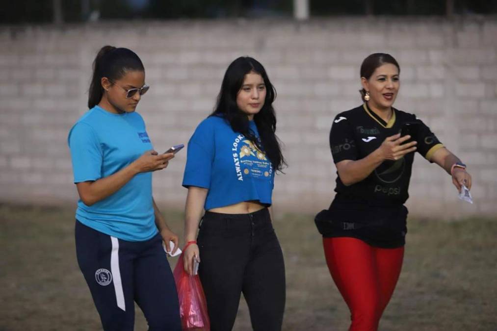 Motagua contó con mucho apoyo femenino en el Carlos Miranda.