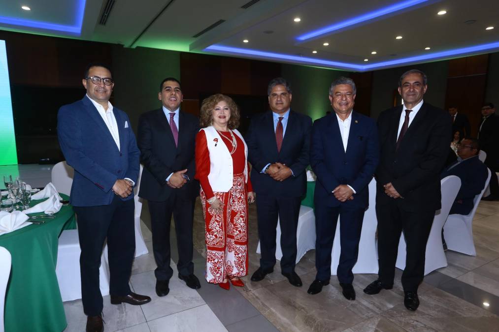 Empresas hondureñas reciben el galardón Bandera Ecológica - Cambio Climático