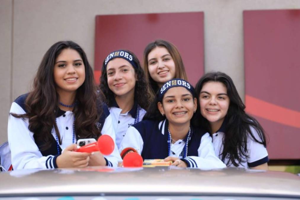 Martha Faasch, Faviola Castillo, Sofía Alemán, Daniela Sierra y Kristen Sandoval.