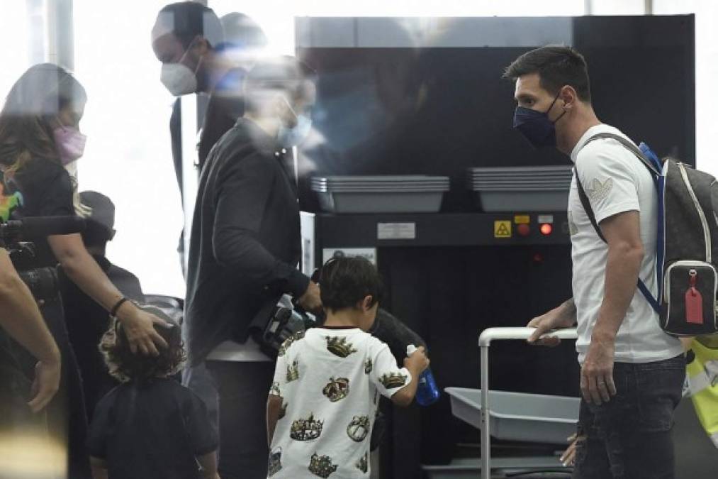 Salida de Barcelona y recibido como rey en París: El intenso martes de Messi con su familia