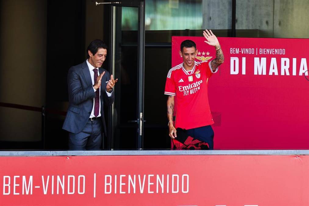 Miles de seguidores del Benfica recibieron con entusiasmo al argentino Ángel Di María que, en su regreso a su primer club en Europa después de trece años, afirmó que su vuelta “es algo único”.