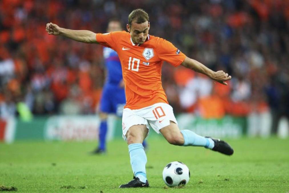 Con la selección de Países Bajos el exmediocampista llegó a disputar tres Copas del Mundo y también tres Eurocopas. 