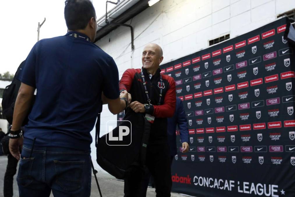 Futbolista de Marathón con camisa de Alajuelense, Coito se volvió loco celebrando y su gesto con jugadores de Real España