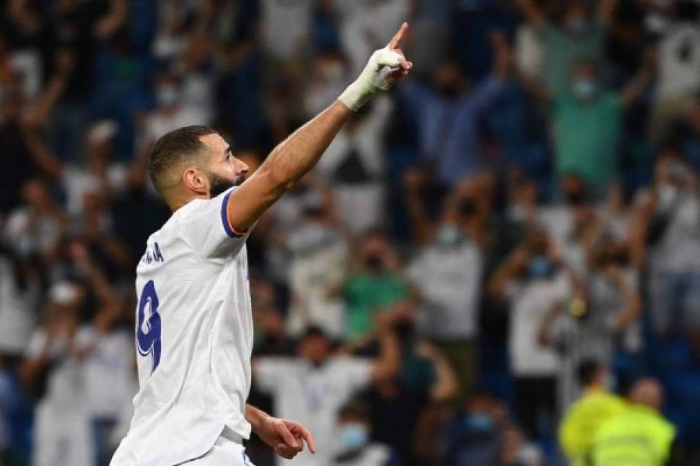 Karim Benzema celebrando su tercer gol del encuentro contra el Celta de Vigo.