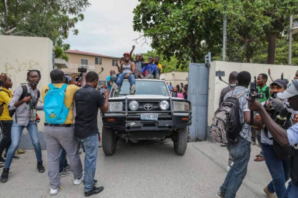 Además de Colombia, Estados Unidos está apoyando las investigaciones que involucran a un comando integrado según las autoridades haitianas por 28 personas: 26 colombianos y dos estadounidenses de origen haitiano.
