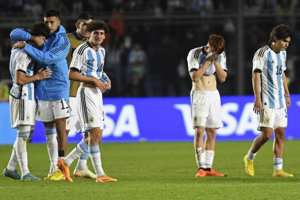 Argentina no debió de haber disputado el Mundial ya que le dieron la organización del torneo debido a la descalificación de Indonesia. Hoy se despide de la justa mundialista. 