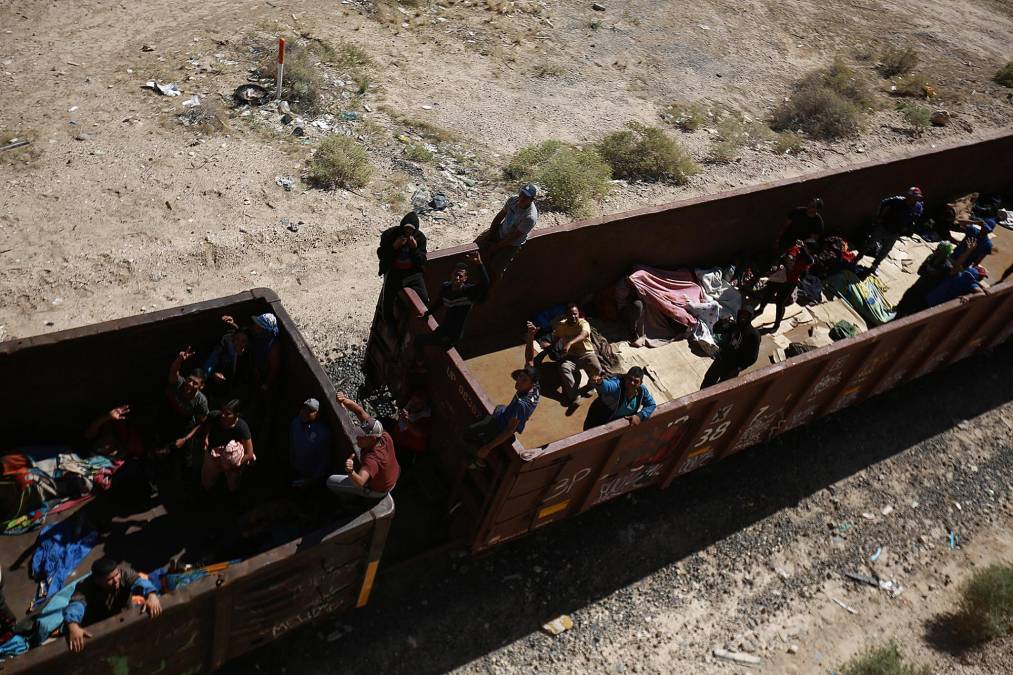 Pero los migrantes siguen llegando a bordo del tren a Ciudad de Juárez, uno de los epicentros de la oleada migratoria en México.