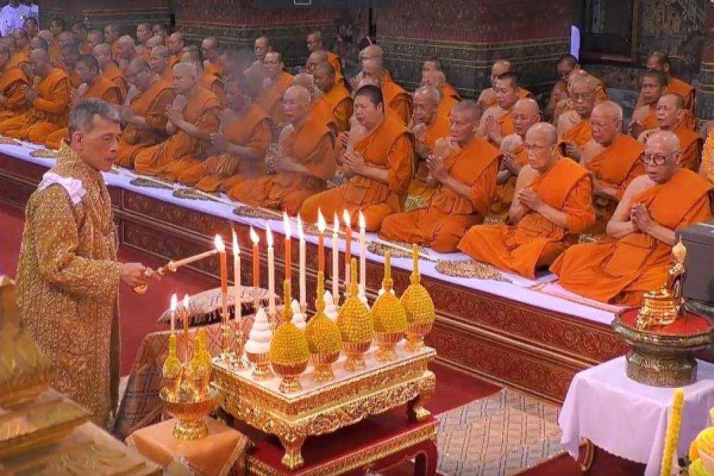 Vajiralongkorn, de 66 años, pasa largas temporadas en Alemania y no ha heredado el carisma de su padre, que era considerado el padre de la nación y era el único rey que había conocido la gran mayoría de los tailandeses hasta su muerte en 2016.