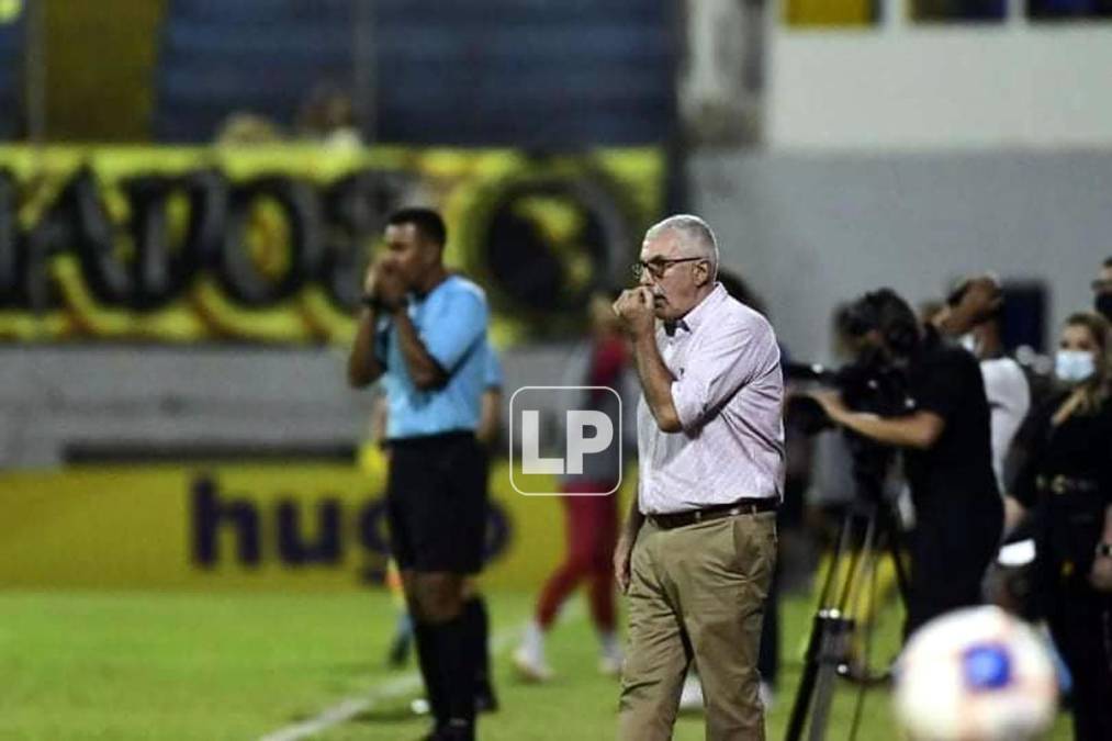 Así reaccionó Manuel Keosseián tras el gol de Júnior Lacayo.