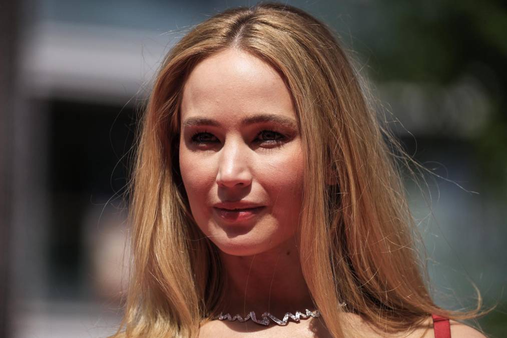 Jennifer Lawrence sorprende en Cannes al usar ¡chanclas!