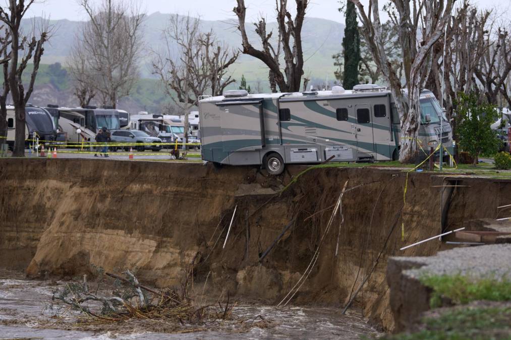 Las autoridades en el condado de Sacramento han pedido a los residentes que no viajen a las montañas.