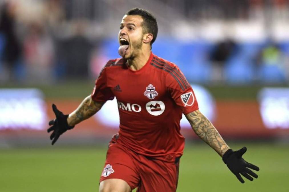 Sebastian Giovinco ficha por el Al-Hilal. El club saudí ha anunciado oficialmente el fichaje del delantero italiano, que firma para las próximas tres temporadas con el Al.Hilal después de una etapa de cuatro años en el Toronto.