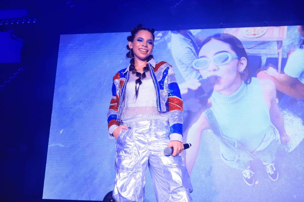 Angie Flores y Pepsi se unen para compartir en concierto con los fanáticos