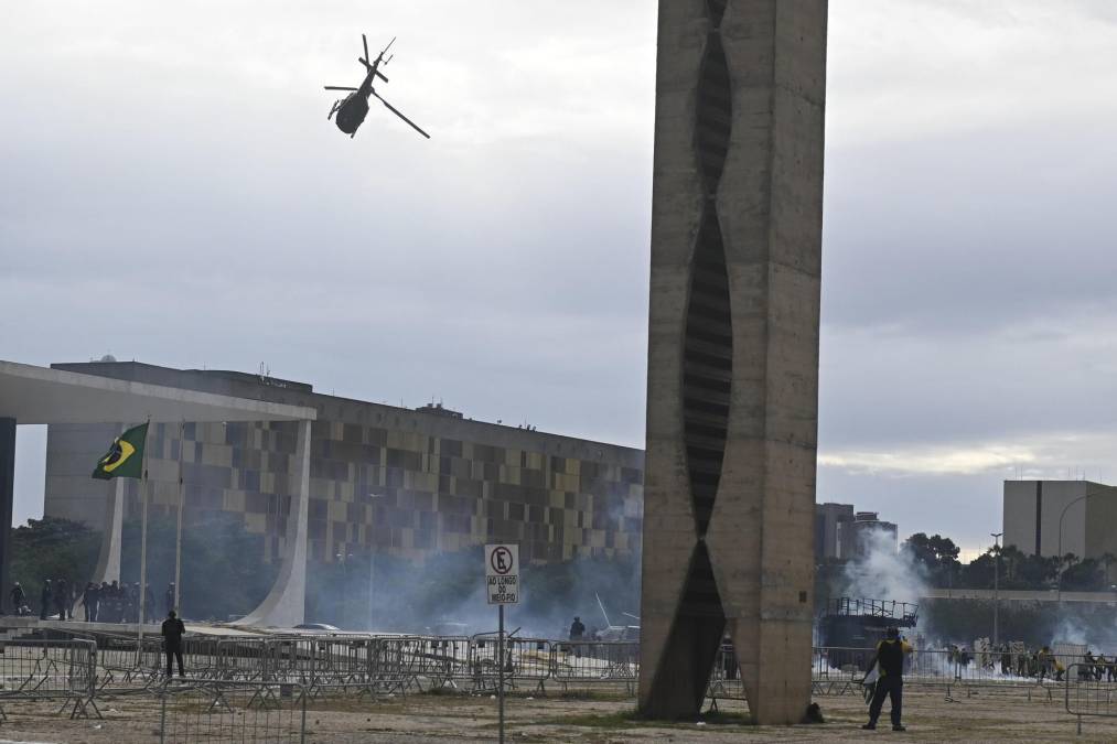 Asalto de bolsonaristas recuerda el ataque al Capitolio de EEUU