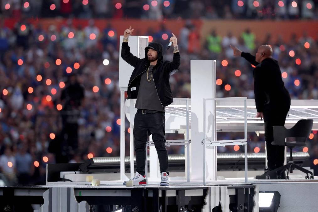 Eminem, ganador de 15 Grammy, se sumó una larga lista de artistas célebres que han actuado en este codiciado espectáculo.