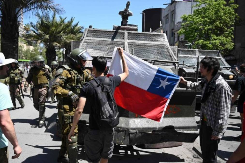 Las manifestación comenzaron por el alza del precio de la tarifa del metro en Santiago, pero derivaron en un mayor movimiento que pone sobre la mesa otras demandas sociales.