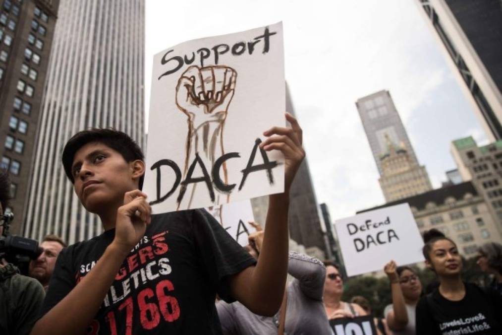 Los manifestantes anunciaron que a partir de este martes prepararán una serie de protestas contra el Gobierno para presionar al Congreso a que emita una ley que los proteja de la deportación.