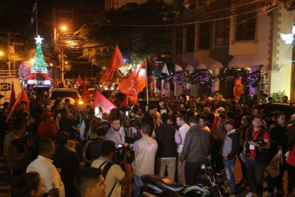 Seguidores del candidato presidencial de la Alianza de Oposición, Salvador Nasralla, cebraban la ventaja de cinco puntos de su líder sobre el presidente Juan Orlando Hernández.