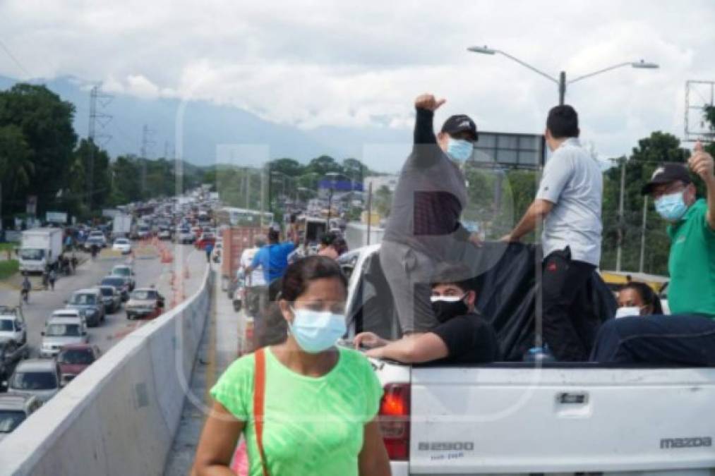 En el bulevar del este de San Pedro Sula se generó un caos vehicular.